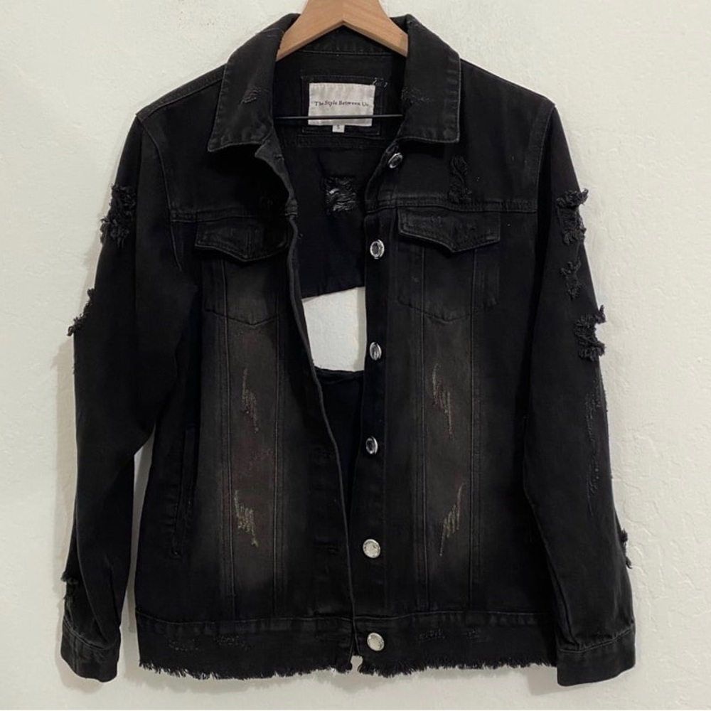 The Style Between Us Women’s S Black Distressed Slashed Jean Jacket Denim